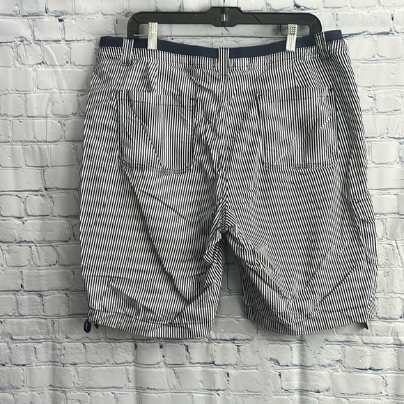 St. John’s Bay Striped Navy Blue and White‎ Womans Shorts Size 16 - Picture 2 of 4